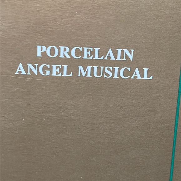 NIB Porcelain Angel Musical - Picture 12 of 16